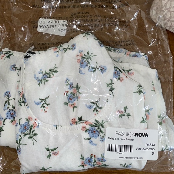 Fashion nova romper - Picture 3 of 3